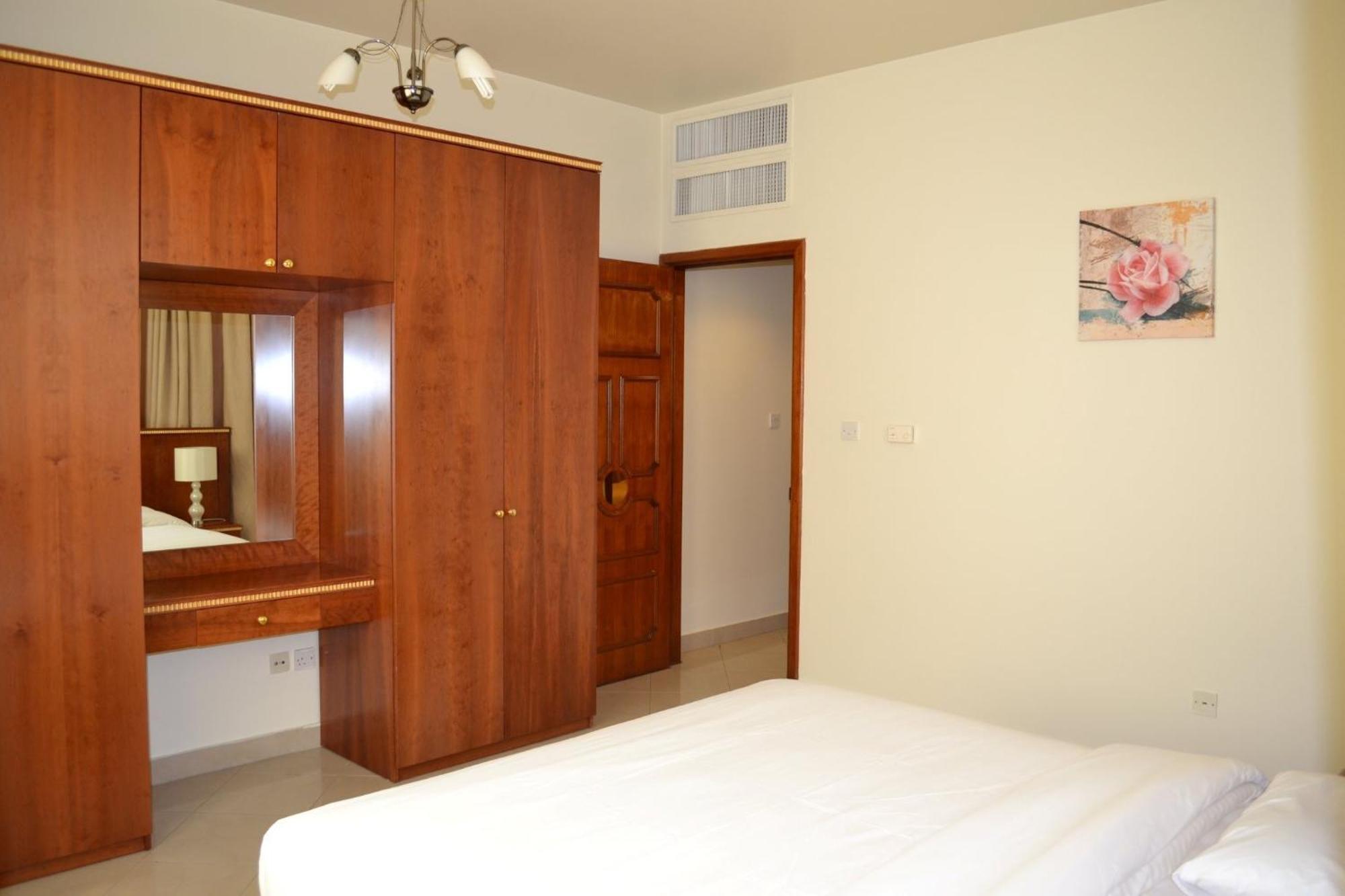 Abu Dhabi Plaza Hotel Apartments Eksteriør billede