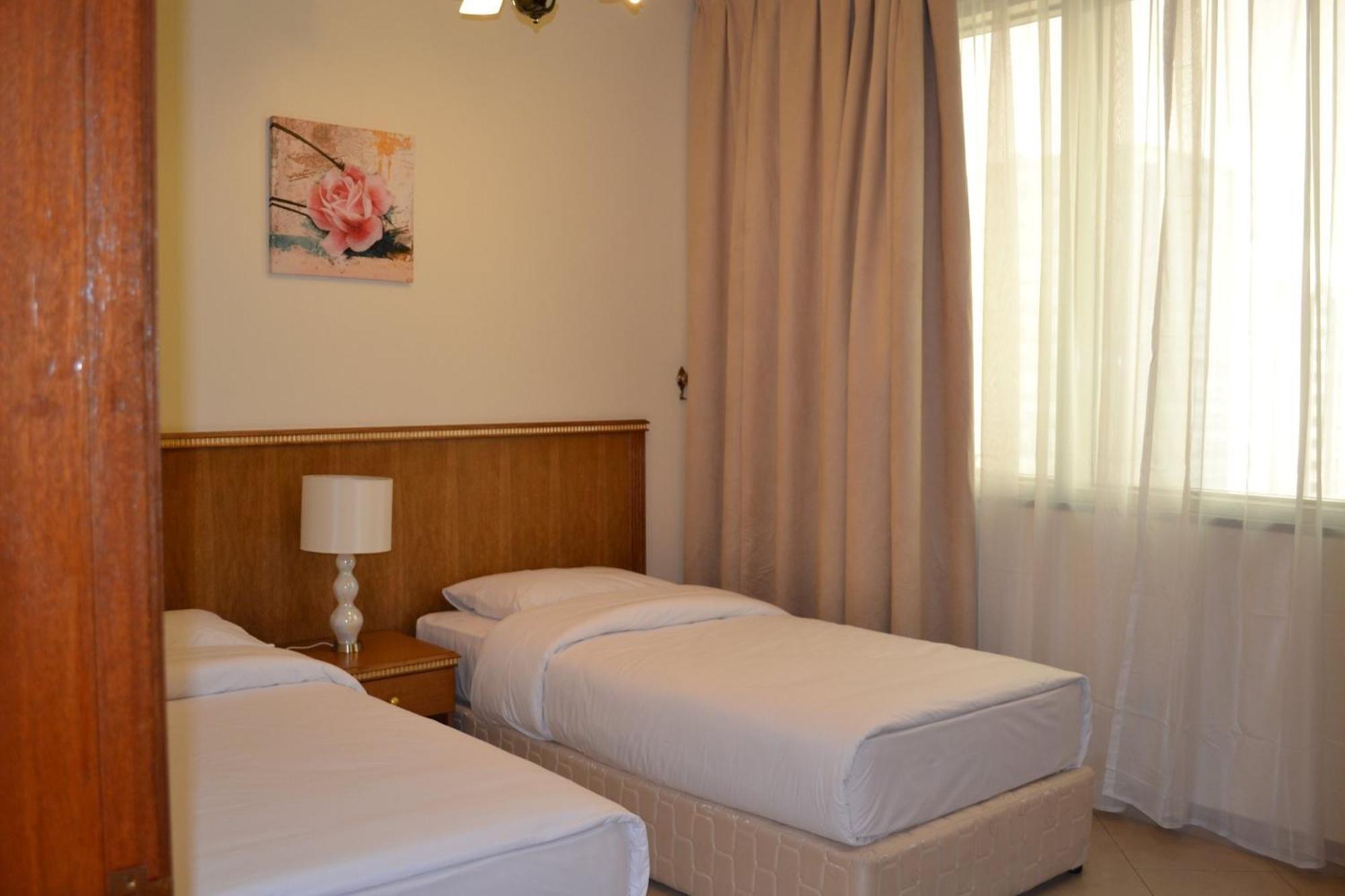 Abu Dhabi Plaza Hotel Apartments Eksteriør billede