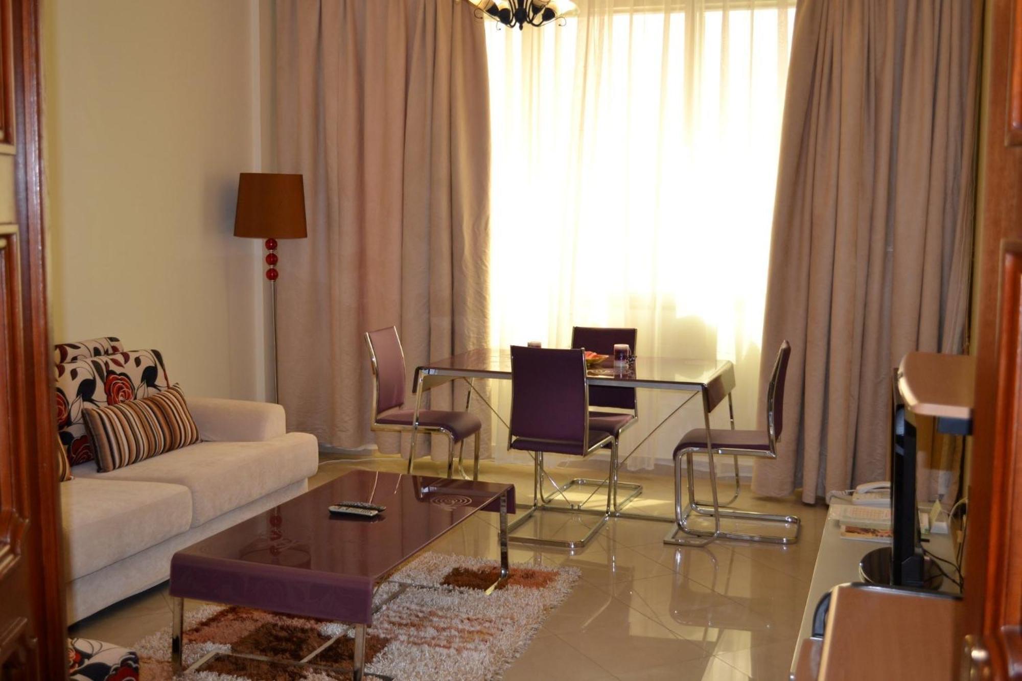 Abu Dhabi Plaza Hotel Apartments Eksteriør billede