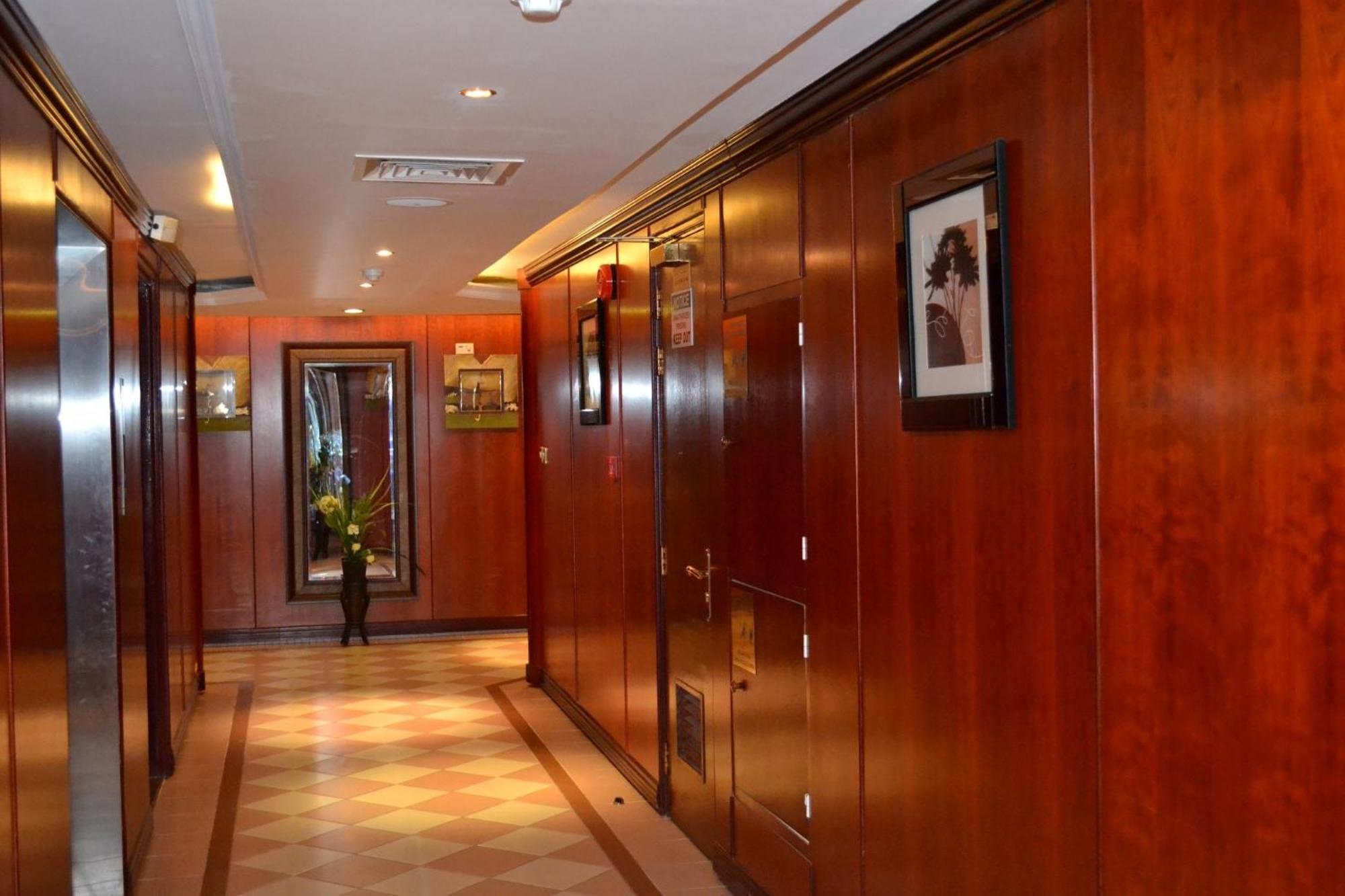 Abu Dhabi Plaza Hotel Apartments Eksteriør billede