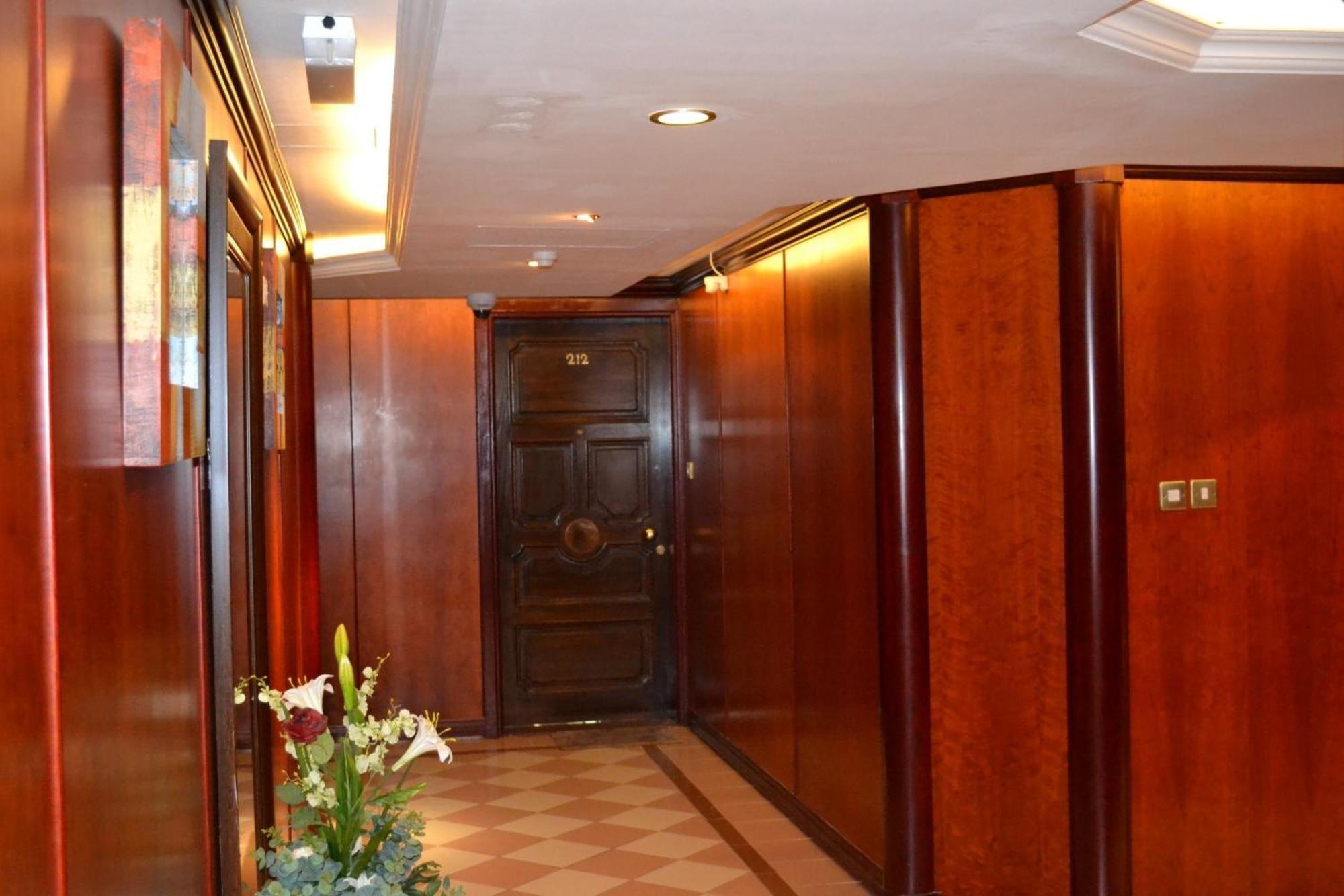 Abu Dhabi Plaza Hotel Apartments Eksteriør billede