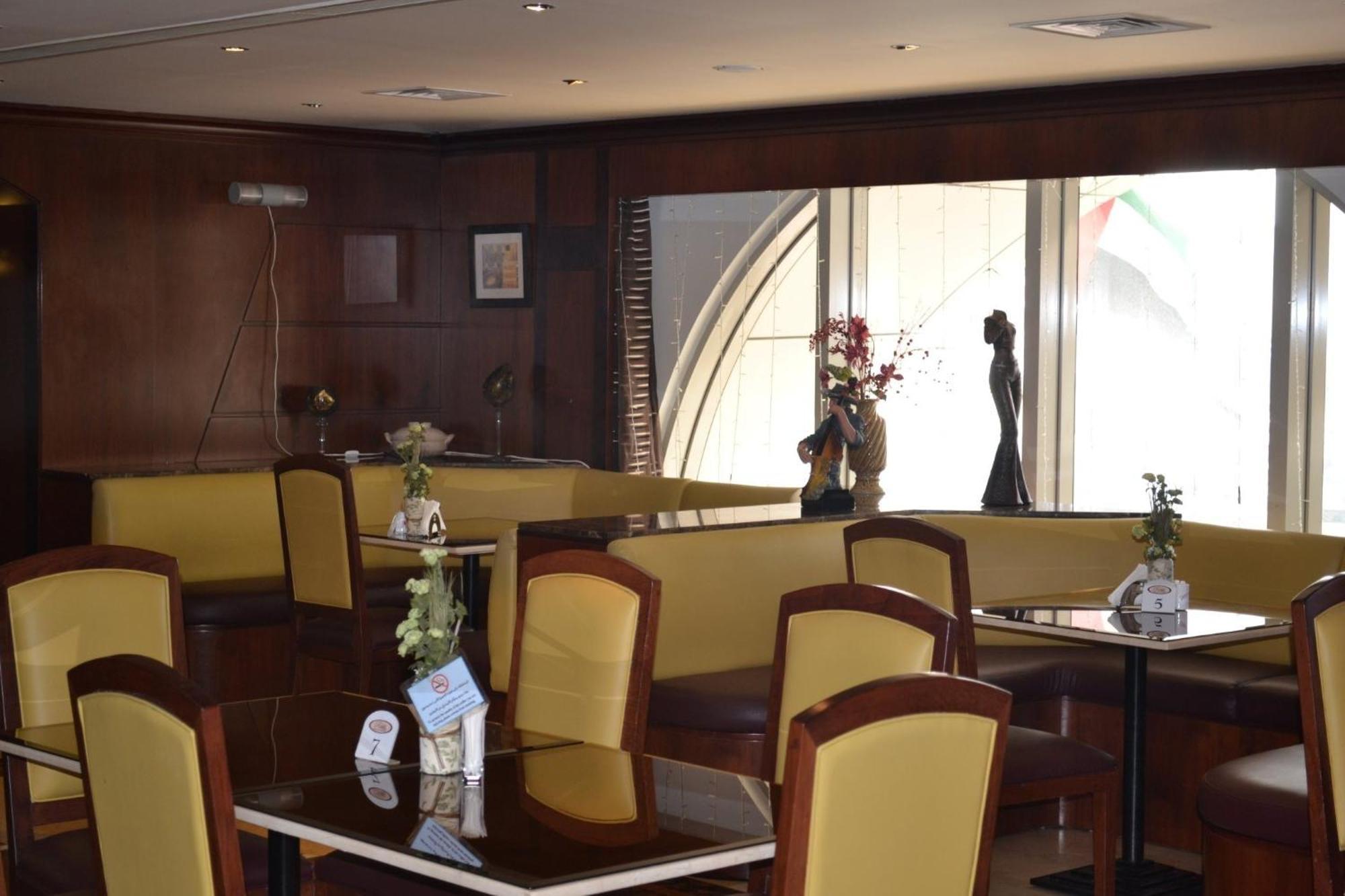 Abu Dhabi Plaza Hotel Apartments Eksteriør billede