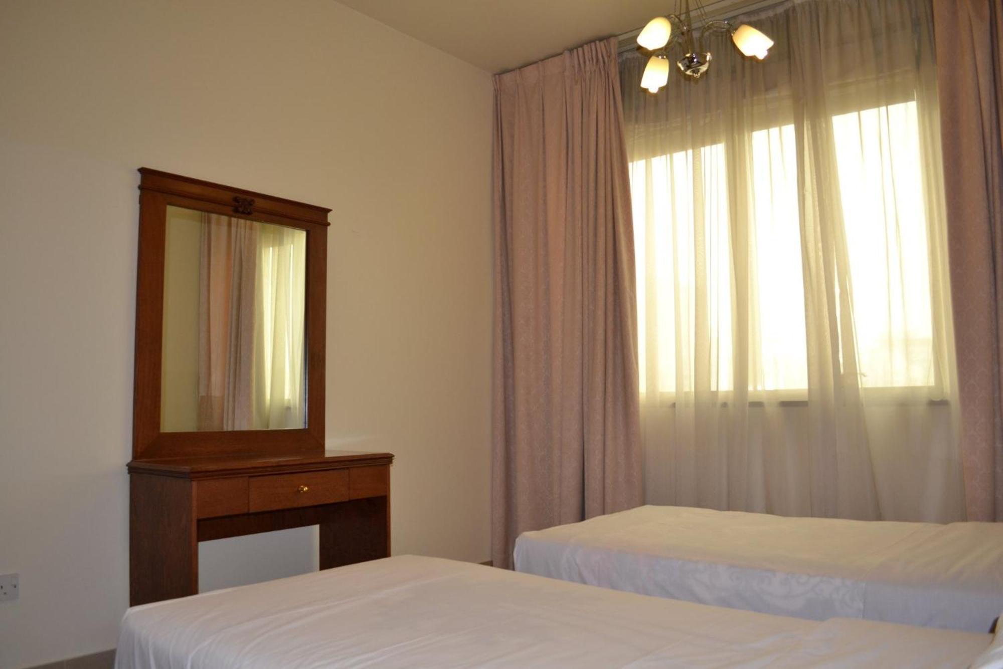 Abu Dhabi Plaza Hotel Apartments Eksteriør billede