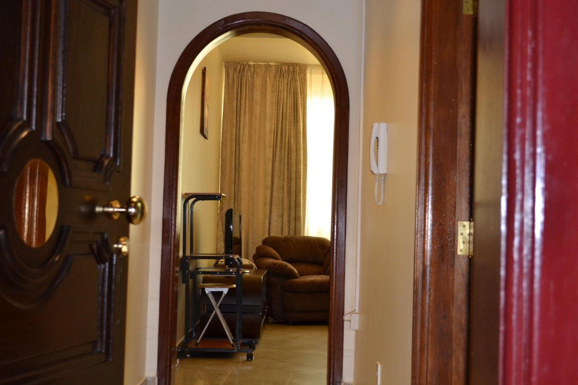 Abu Dhabi Plaza Hotel Apartments Eksteriør billede