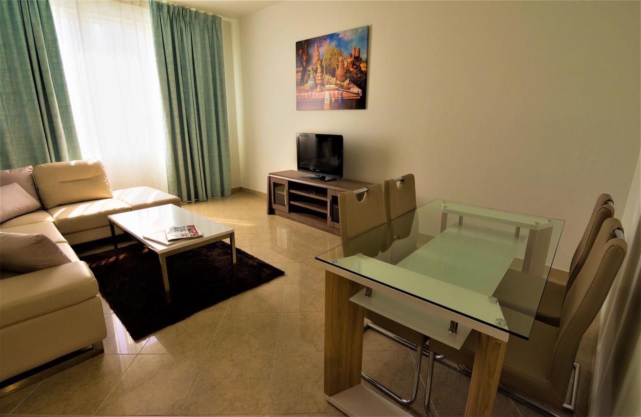 Abu Dhabi Plaza Hotel Apartments Eksteriør billede