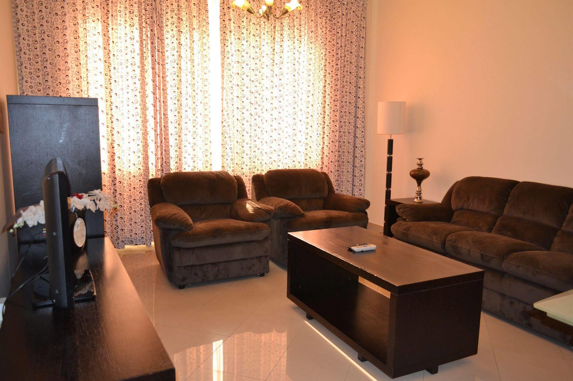 Abu Dhabi Plaza Hotel Apartments Eksteriør billede
